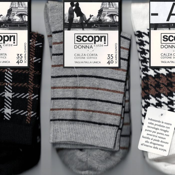 SCOPRI DONNA CORTA C-C ART. TARTAN_000